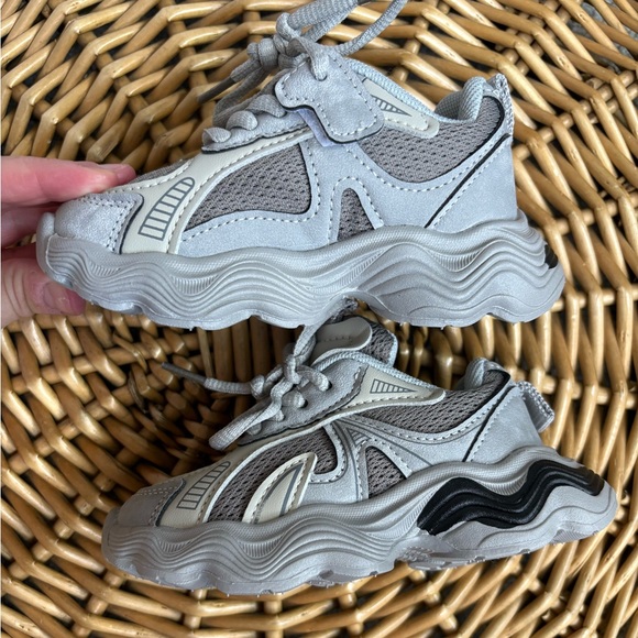 Toddler Chunky Grey Black Lace Up Velcro Sneakers Size 8.5 - Picture 5 of 11